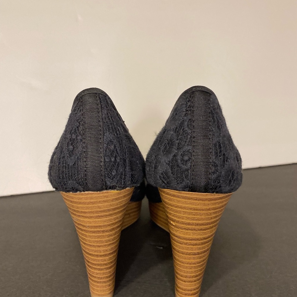 American Eagle Black Lace Wood Wedge Heels - Picture 3 of 7